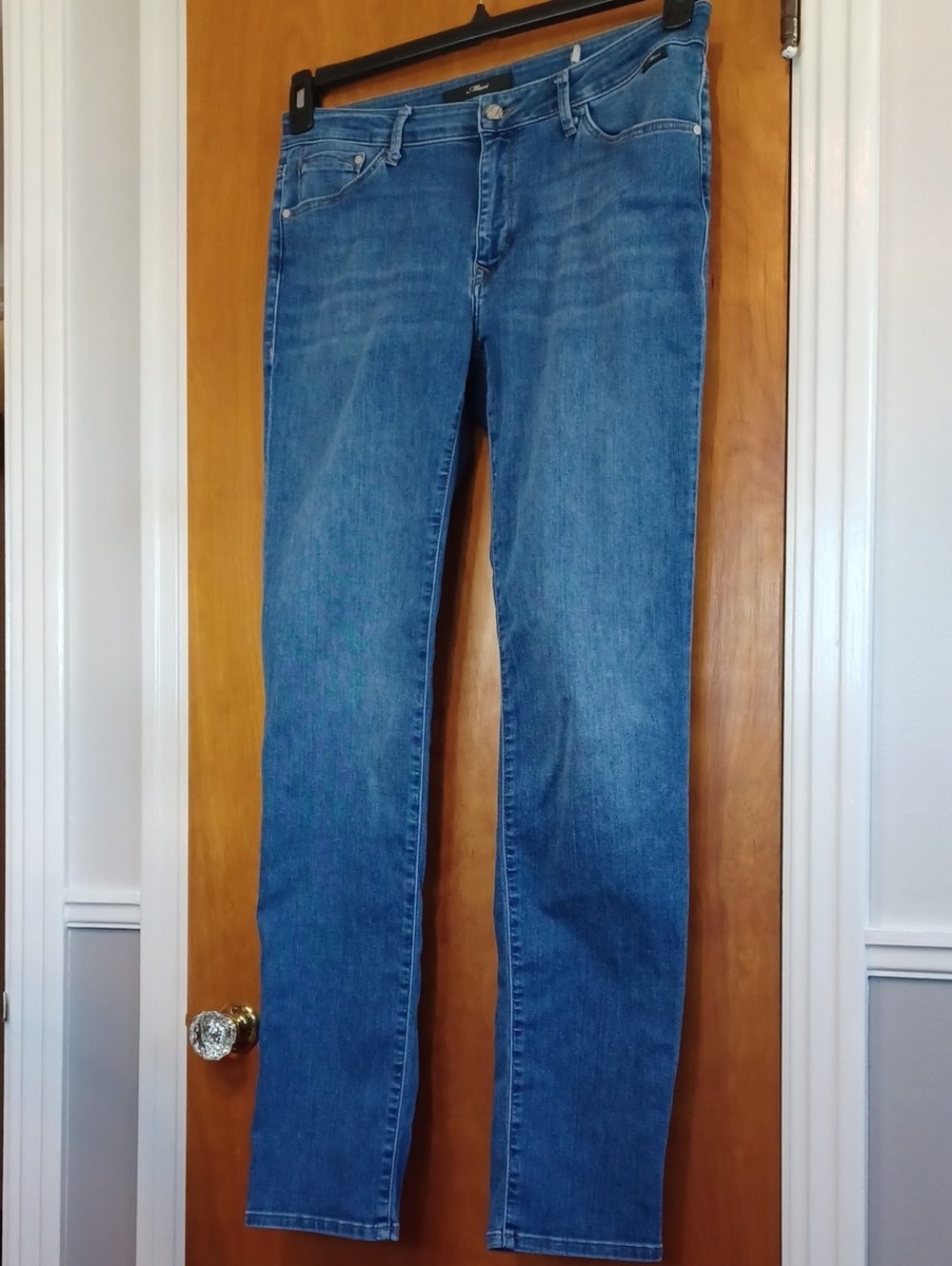 Mavi Emma Slim Boyfriend Jeans in Medium Blue Wash. Size31. L.34". Rise 9".
